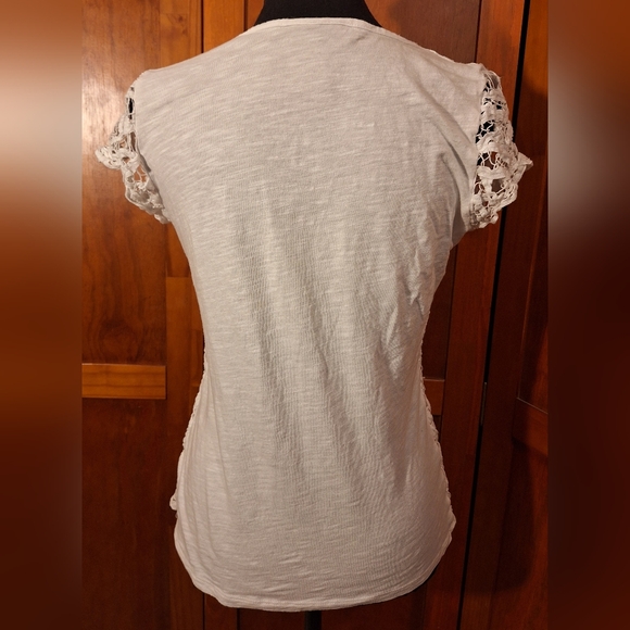 I•N•C INTERNATIONAL CONCEPTS women's white t-shirt with lace overlay. Size P/L - Picture 4 of 6